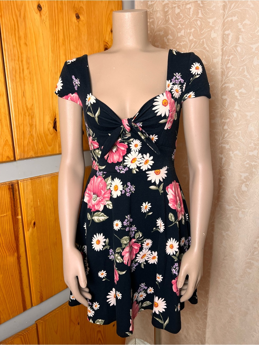 FOREVER 21 Black and Pink Floral Sweetheart Fit and Flare Mini Dress - Sz Small